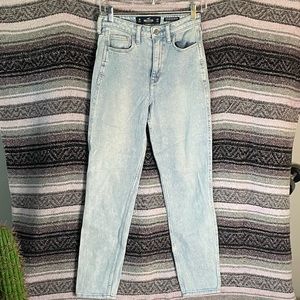 Hollister Ultra High Rise Mom Jean Vintage Stretch light wash size 26 sz 3R